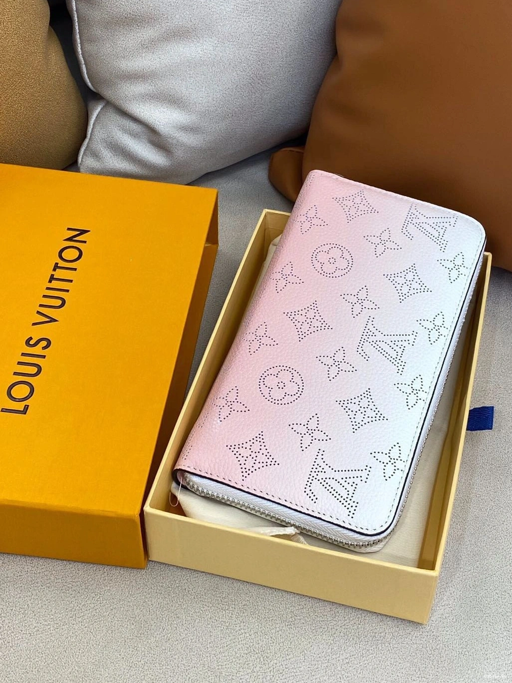 VUITTON ZIPPY WALLET LOUIS 0110